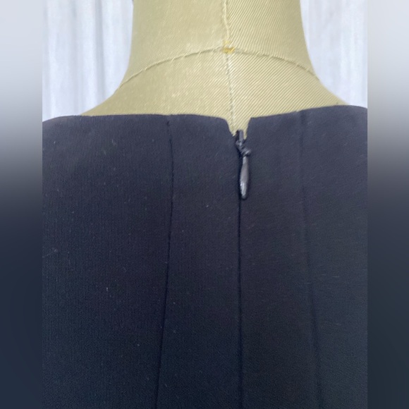 Vince Modern/Classic style, shift laser cut LBD dress! Black/ivory! Size 6 - Picture 5 of 16